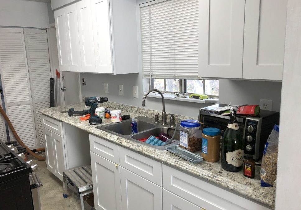 Thomas’ compact kitchen with New White Shaker Cabinets
